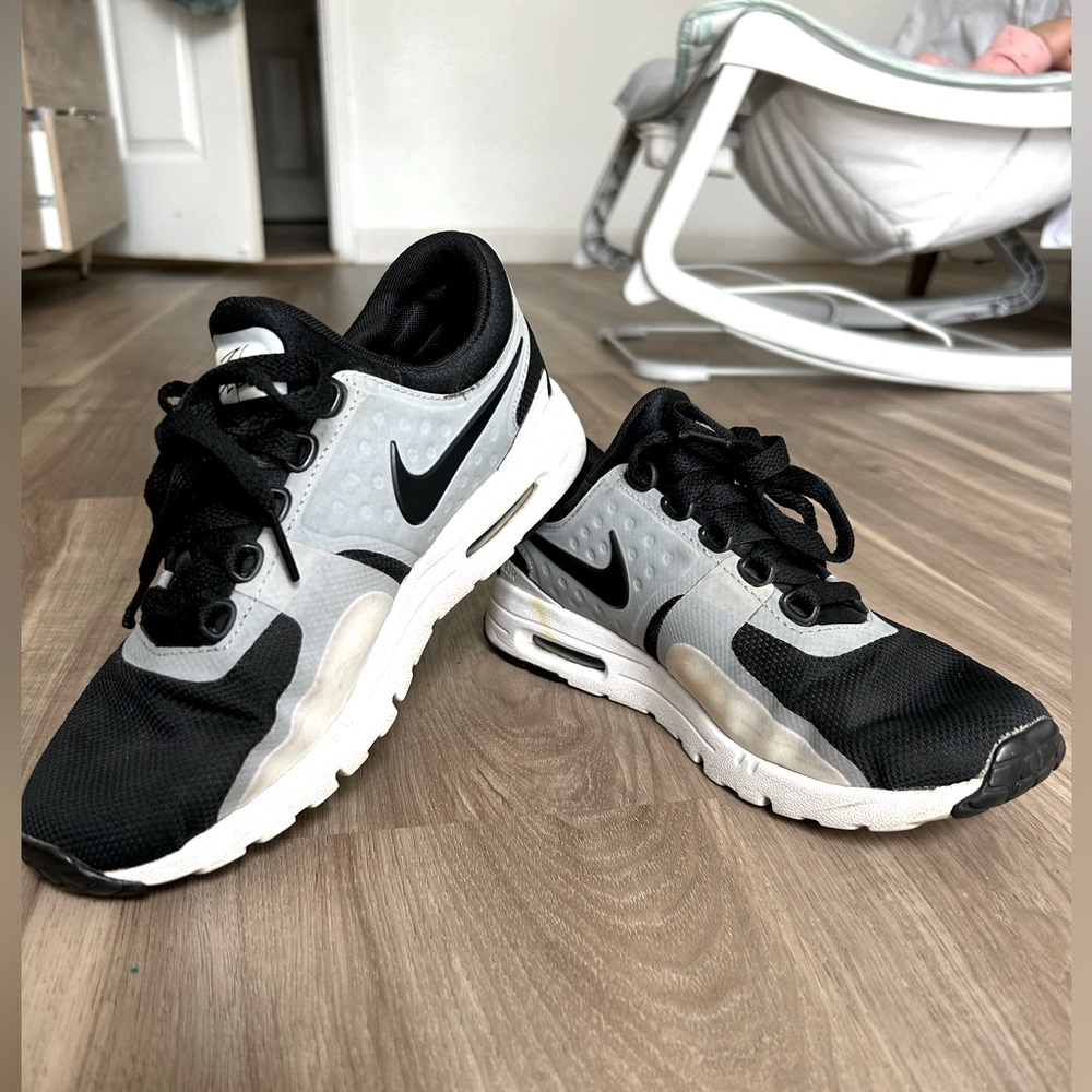 Women’s Nike Air Max Zero White Black size 6
